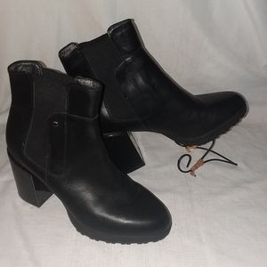 JAMBU ANITA sz 9.5 Women's Black Leather Ankle Boots Water Resistant Heels EUC